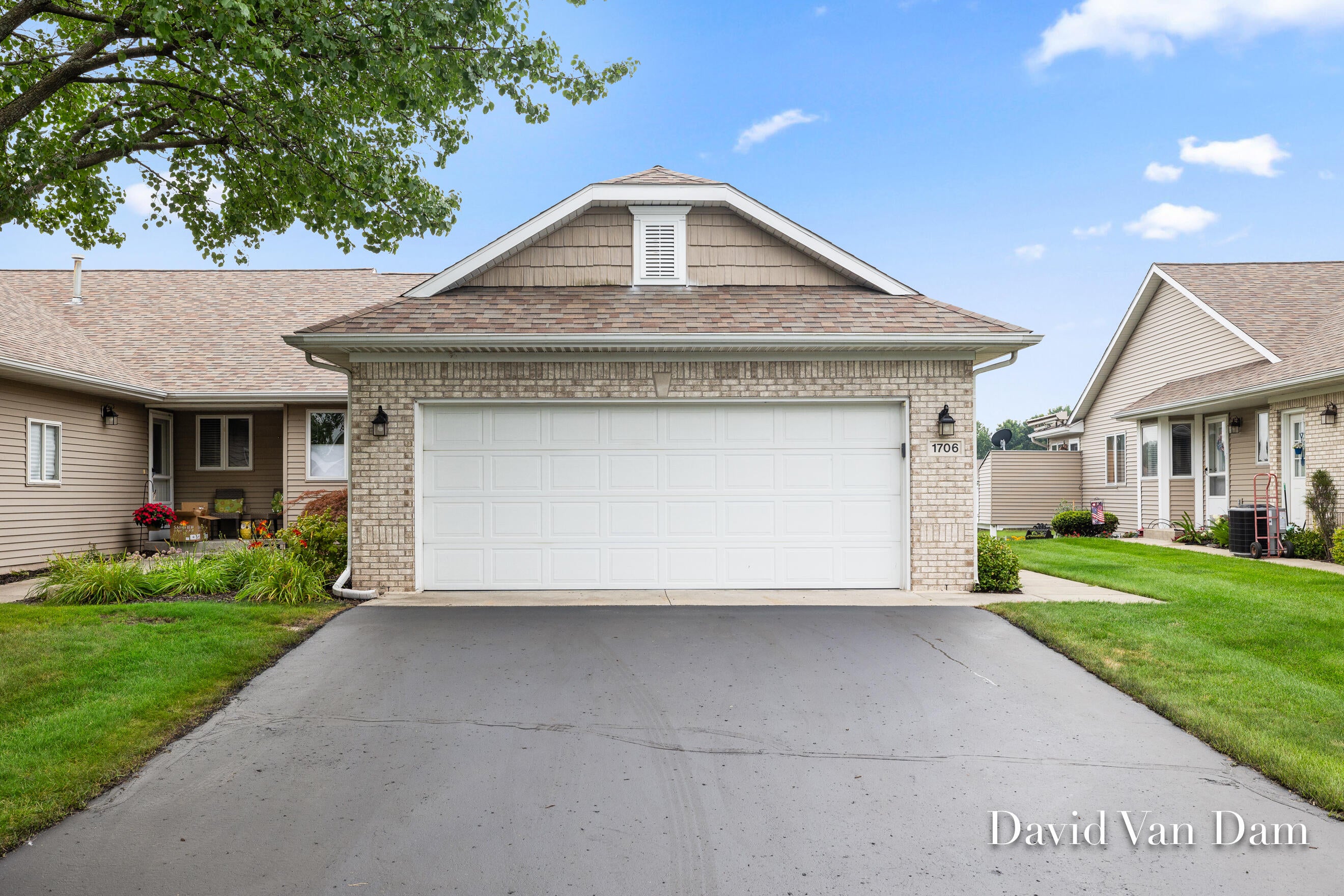 1706 Lisa Drive SW