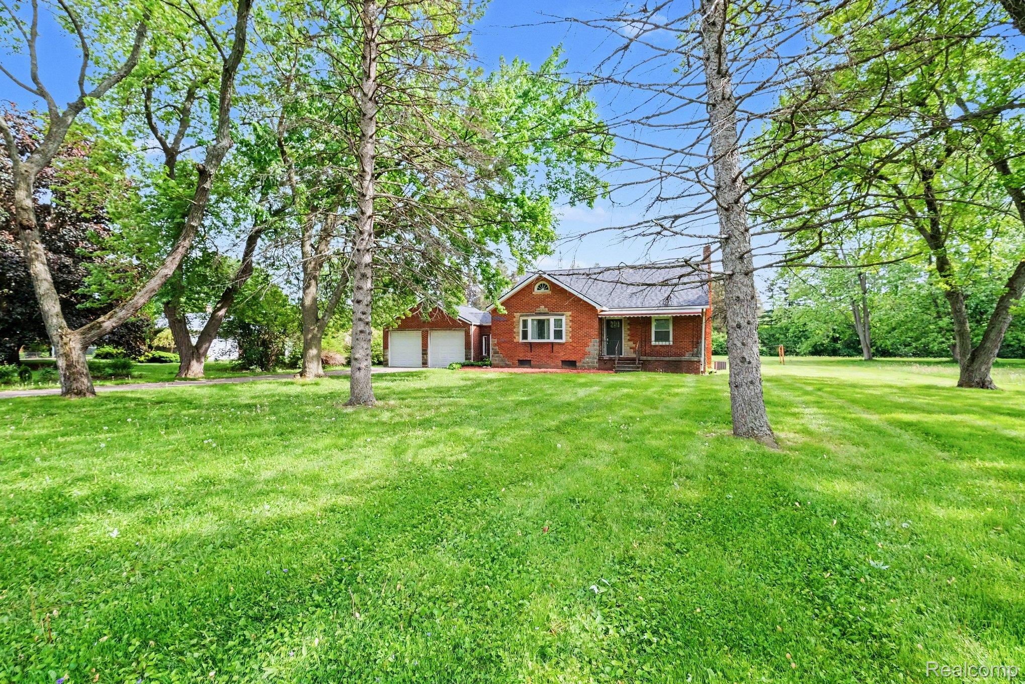 1093 W Maple Avenue