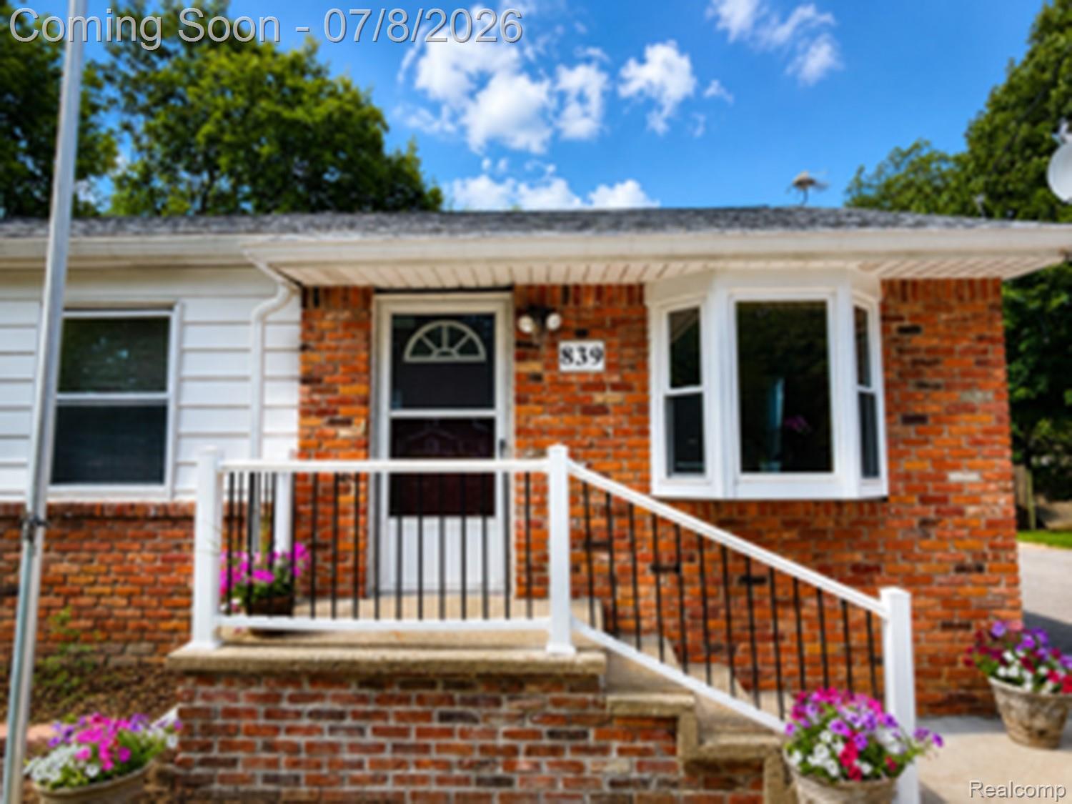 839 E Maple Street