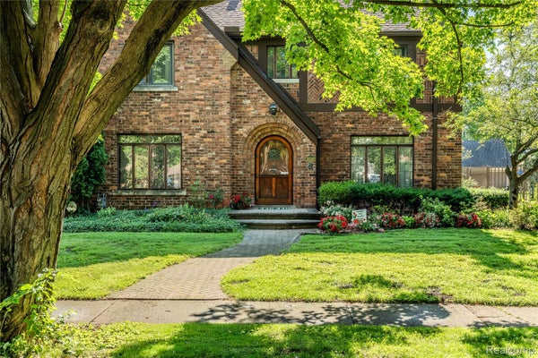 16580 WESTMORELAND RD, DETROIT, MI 48219 - Image a73910a9ec7cc6ba3363c8e31befdae0/1985402026