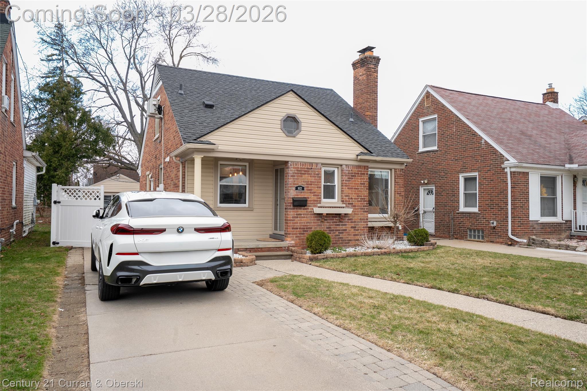 1621 Robindale Avenue