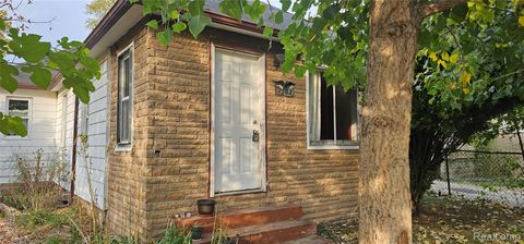 7503 Paige Avenue Warren City MI 48091