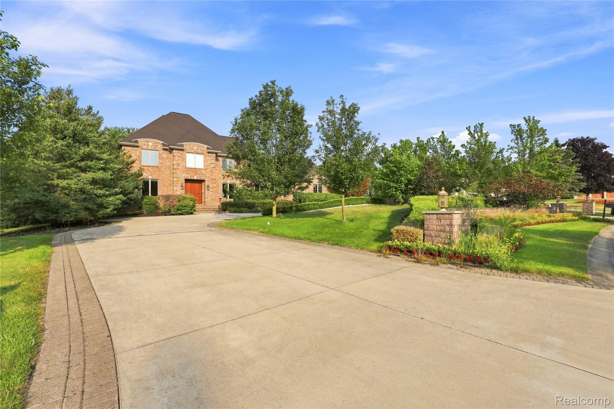 8263 Pine Hollow Trail