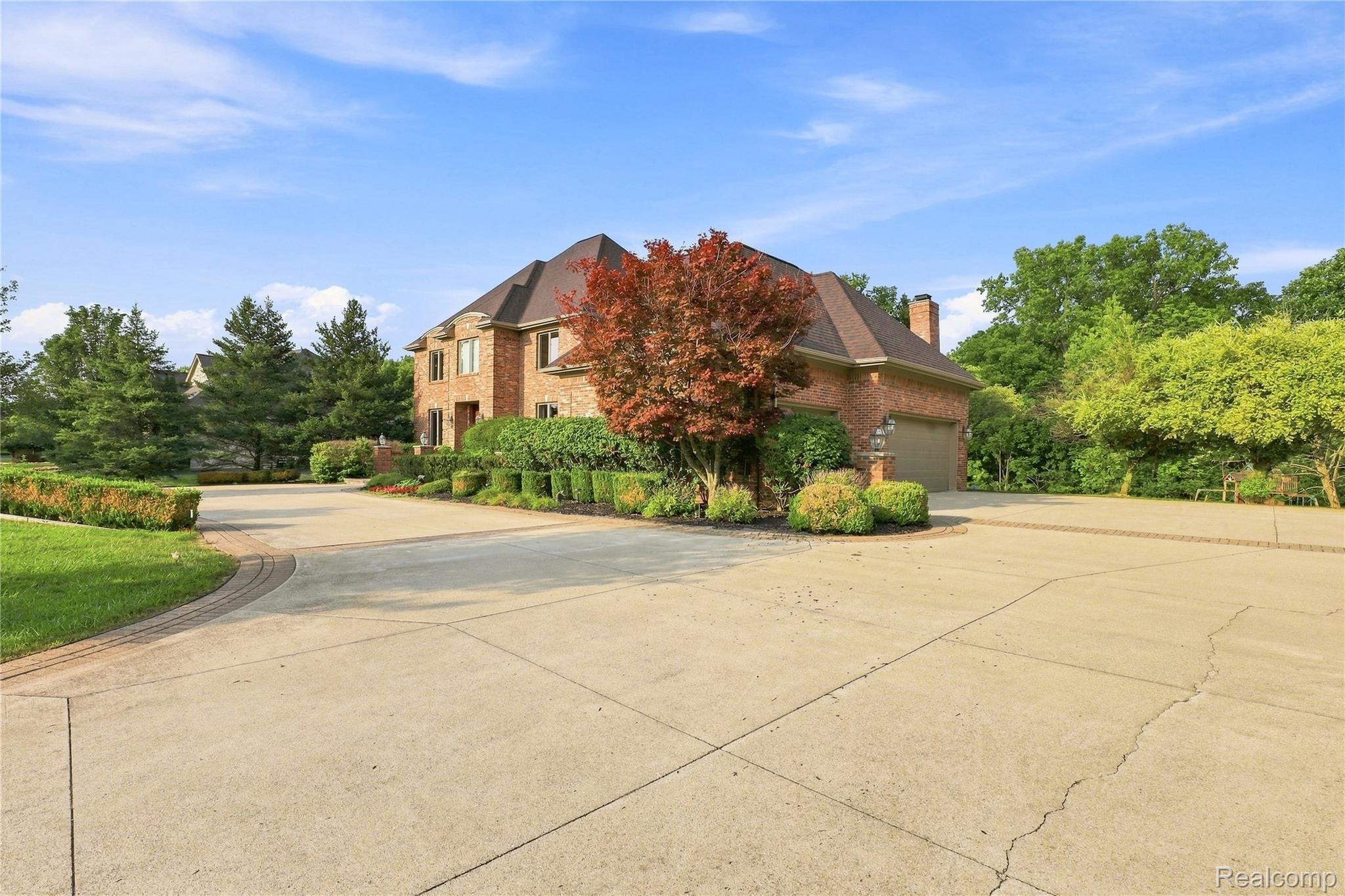 8263 Pine Hollow Trail