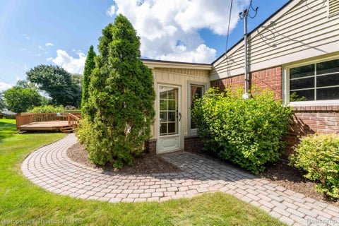 Tiny photo for 932 S Reading Road, Bloomfield Charter Township, MI 48304 (MLS # 20261069264)