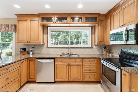 Tiny photo for 932 S Reading Road, Bloomfield Charter Township, MI 48304 (MLS # 20261069264)