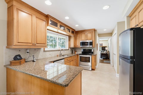Tiny photo for 932 S Reading Road, Bloomfield Charter Township, MI 48304 (MLS # 20261069264)