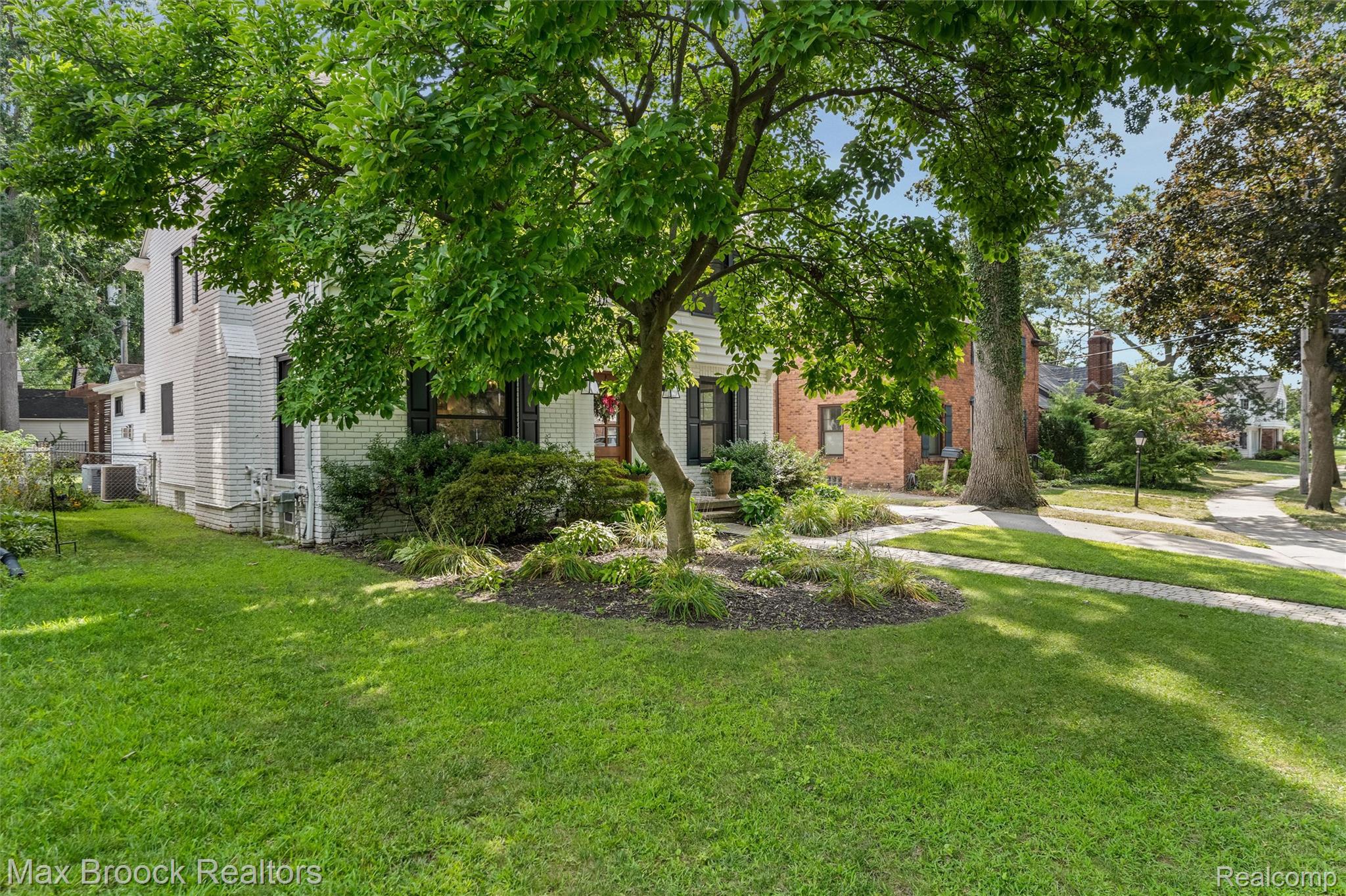 127 Elm Park Avenue
