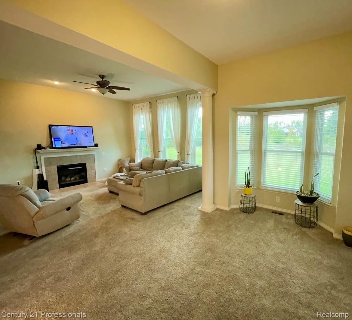 778 W Peninsula Court