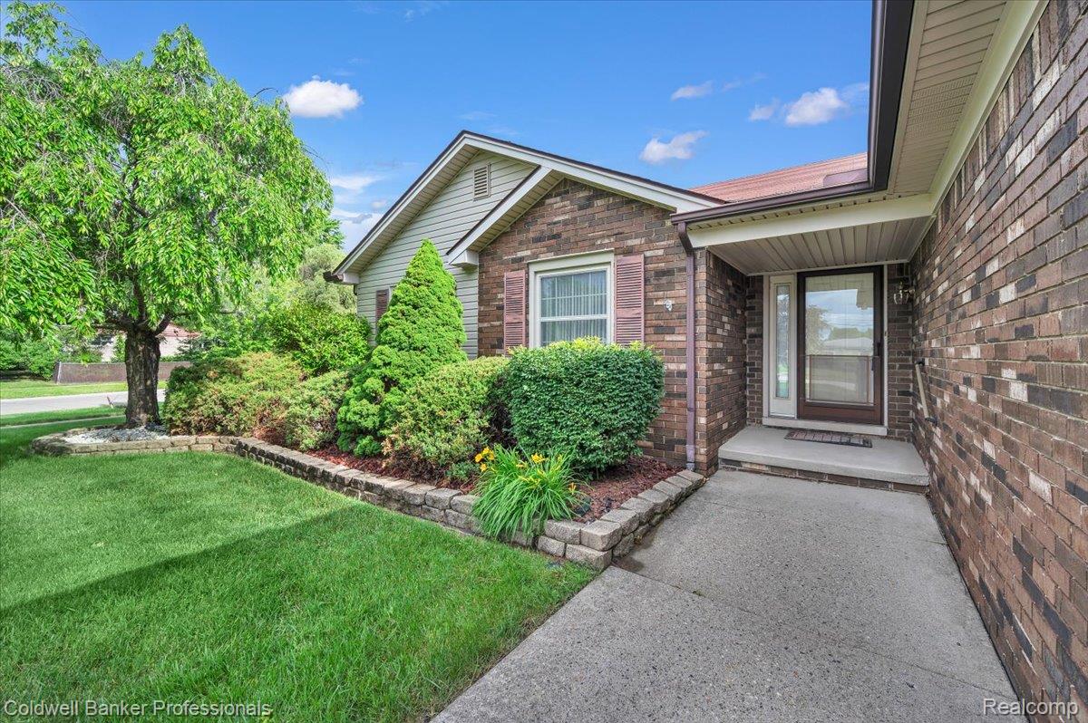 5015 Fox Hill Drive