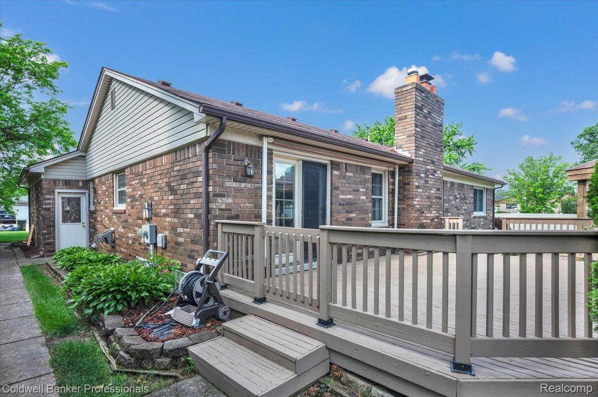 5015 Fox Hill Drive
