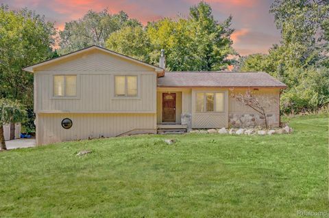 26583 Holly Hill Drive Farmington City MI 48334