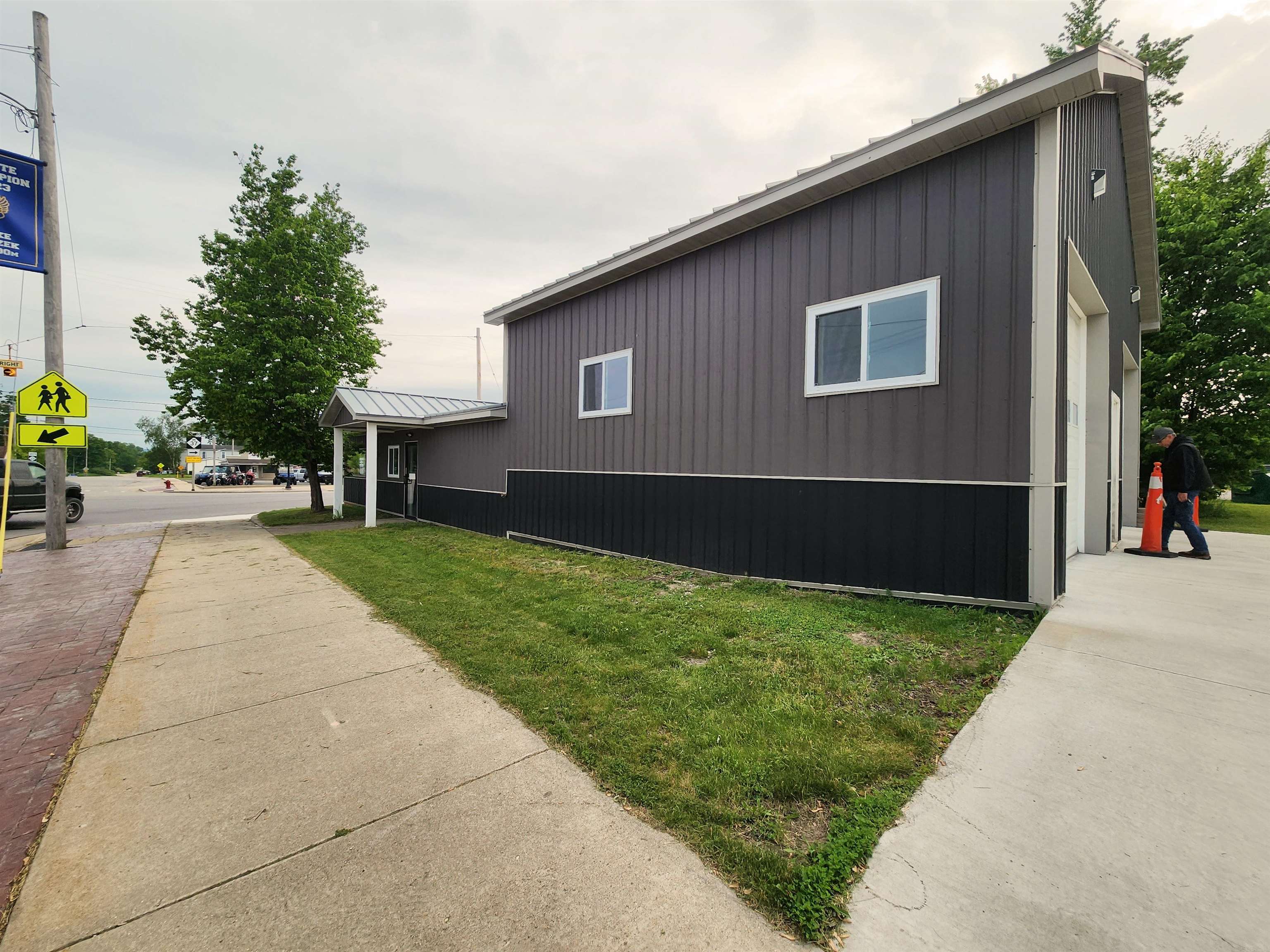 102 + 3 W Wexford Avenue