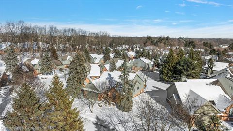 Photo of 37622 Avon Circle, Farmington Hills City, MI 48331 (MLS # 20261029949)