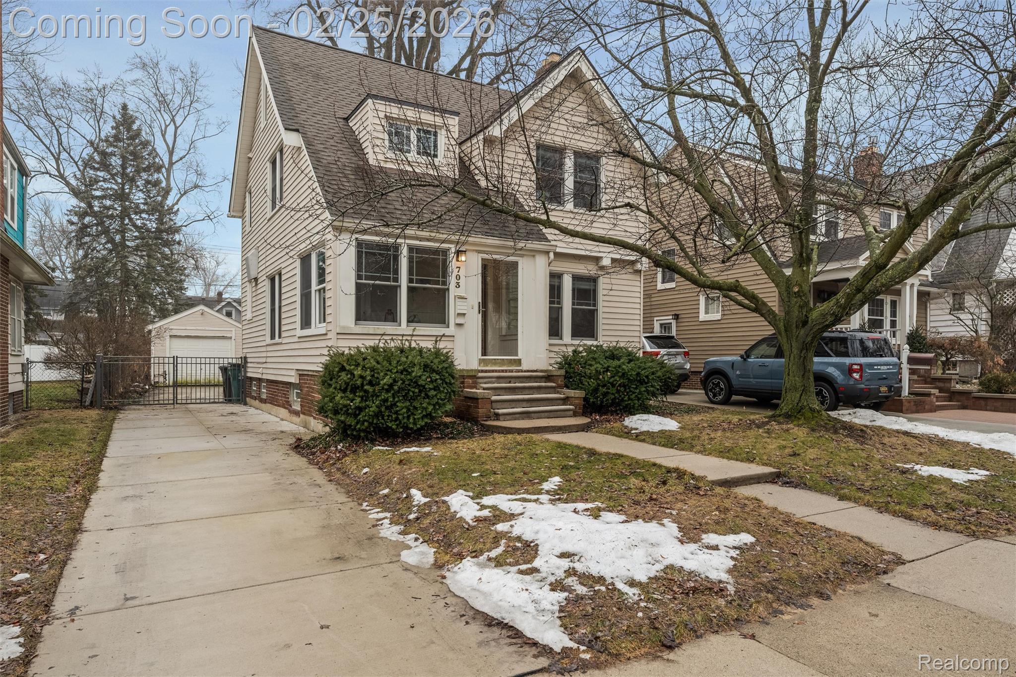 703 W Lewiston Avenue