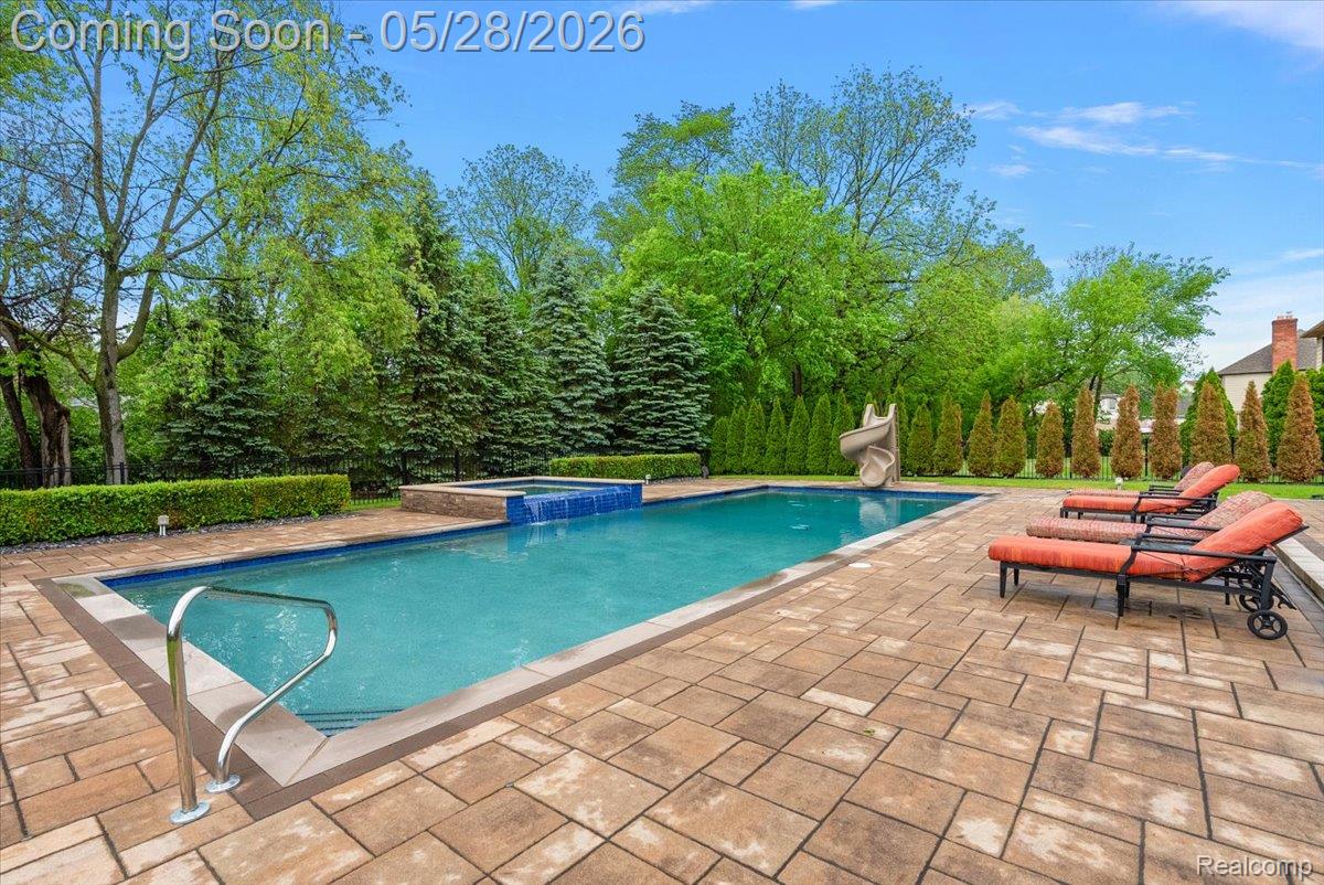 48056 River Way Court