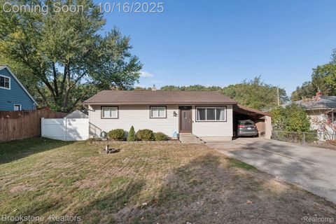 Photo of 694 Ferndale Avenue, Lake Orion Village, MI 48362 (MLS # 20251043153)