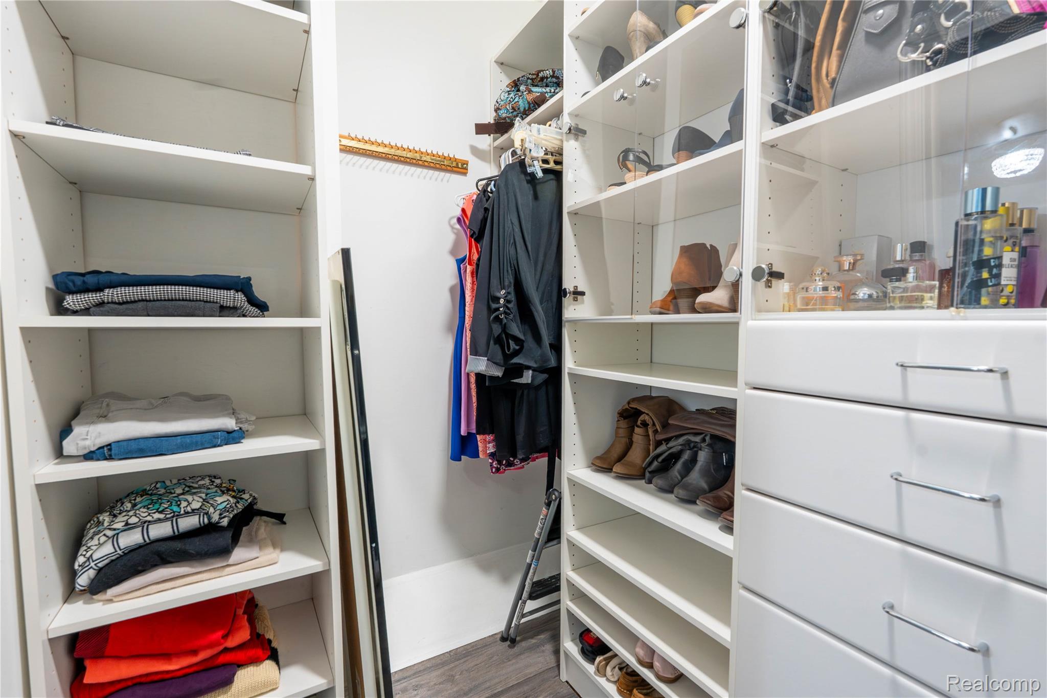 Rochester Hills City, Michigan 48307, United States, 3 Bedrooms Bedrooms, ,2 BathroomsBathrooms,Residential,Active,226336