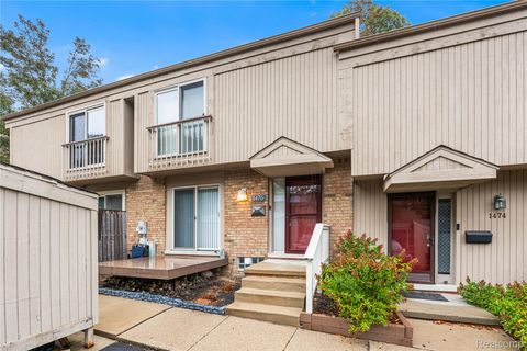 1476 E Oakbrook E Rochester Hills City MI 48307