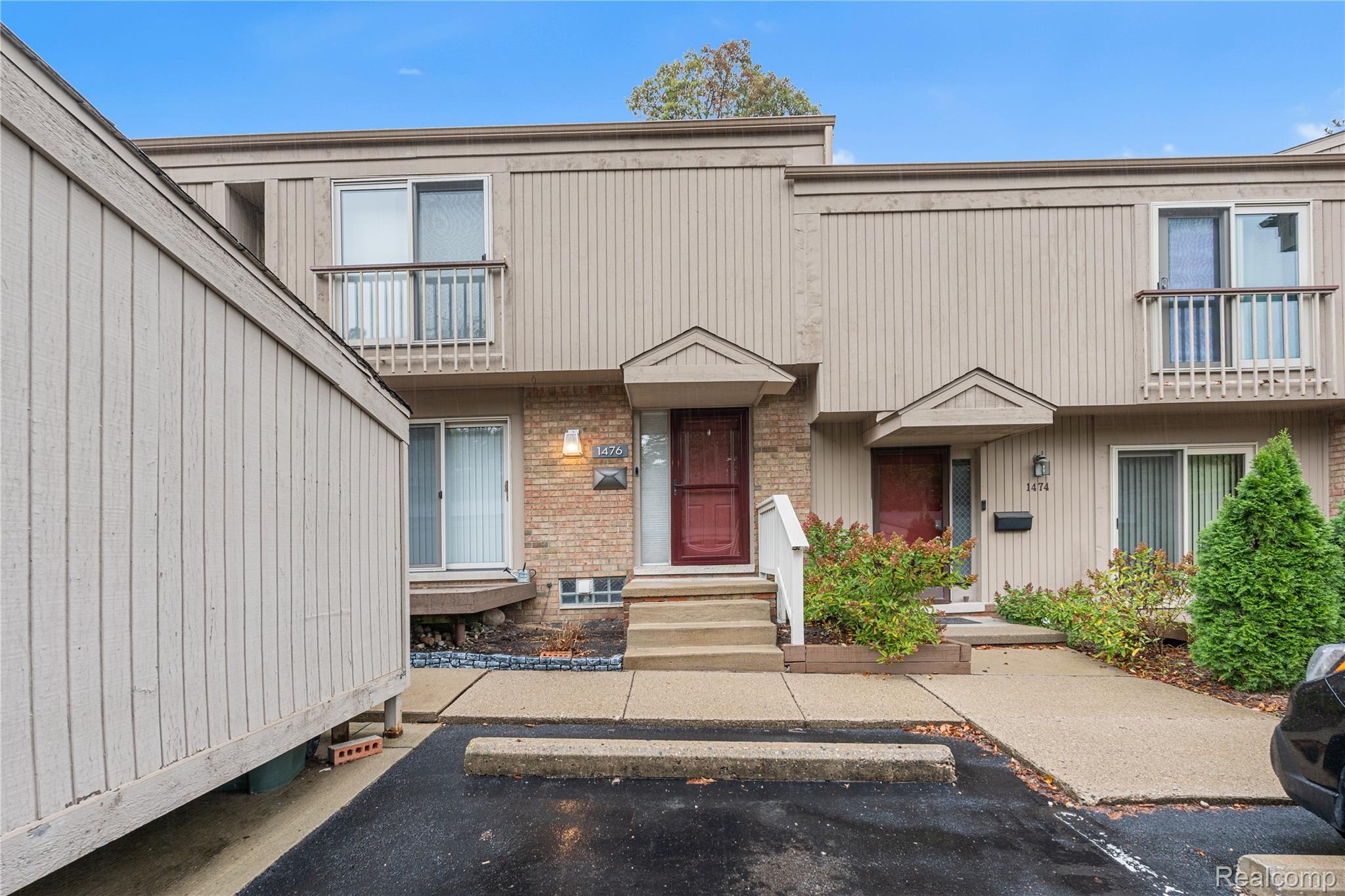 1476 E Oakbrook E