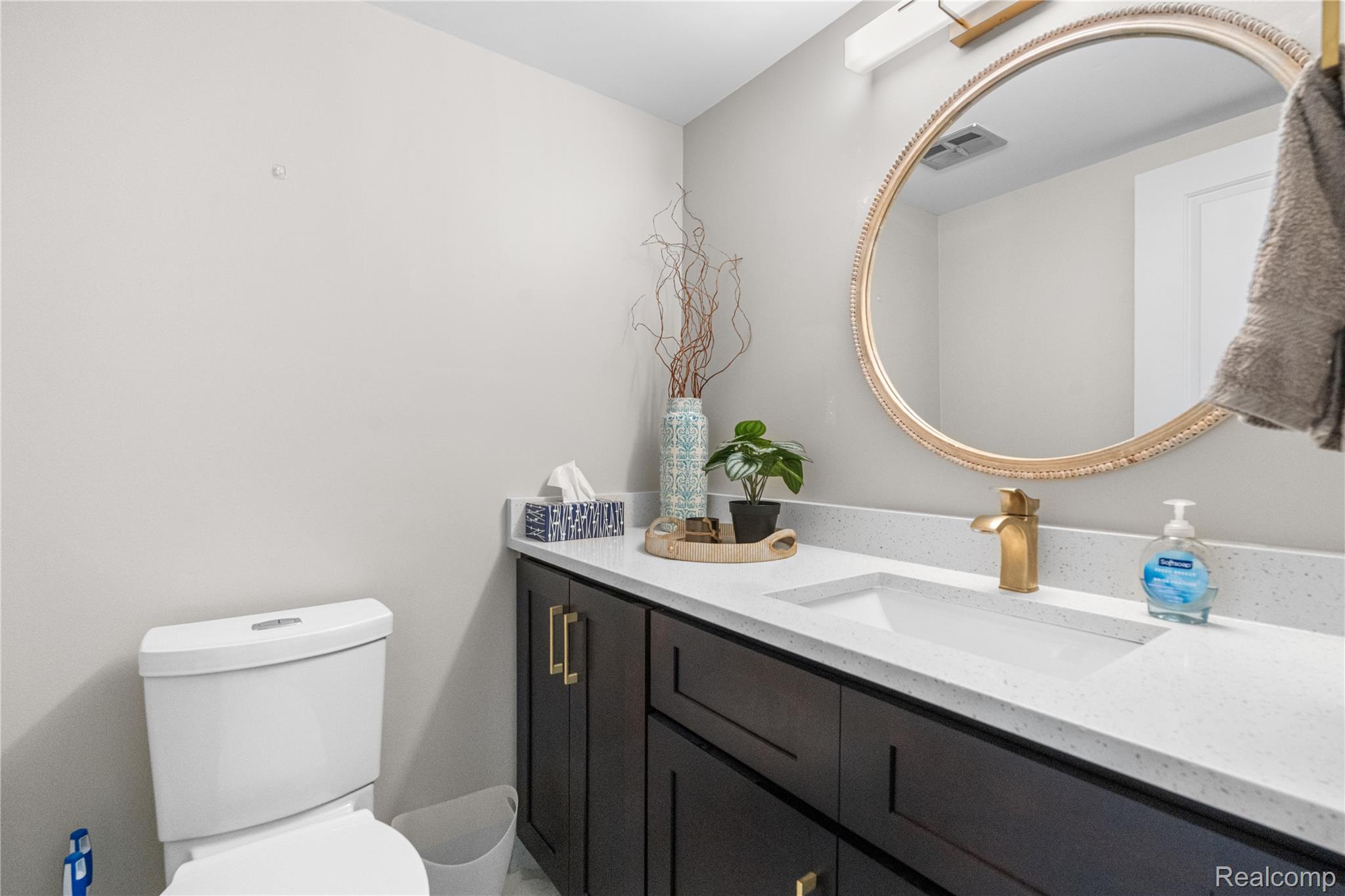 Rochester Hills City, Michigan 48307, United States, 3 Bedrooms Bedrooms, ,2 BathroomsBathrooms,Residential,Active,226336