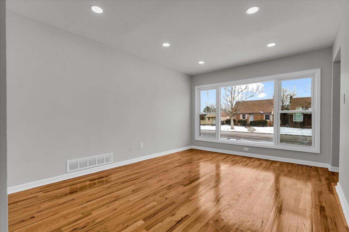 19303 Hubbell Avenue