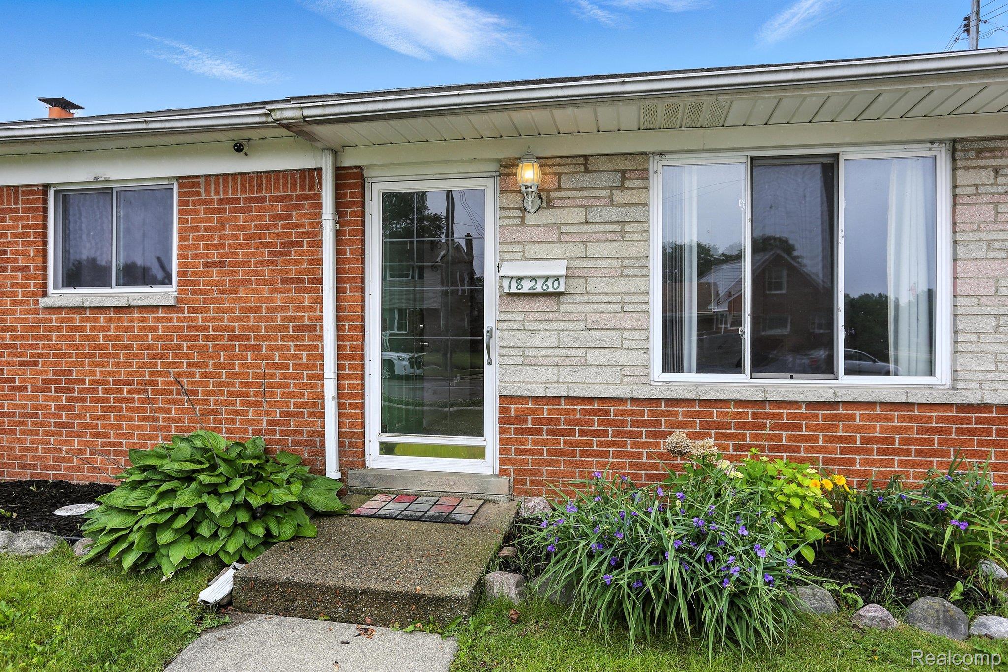 18260 Spring Court N