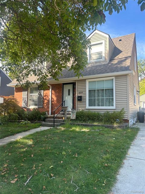 220 Bellevue Avenue Clawson City MI 48017