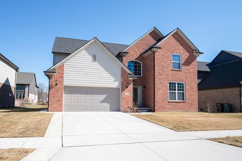 Photo of 5354 Rangemore Drive, Troy City, MI 48085 (MLS # 81026010112)