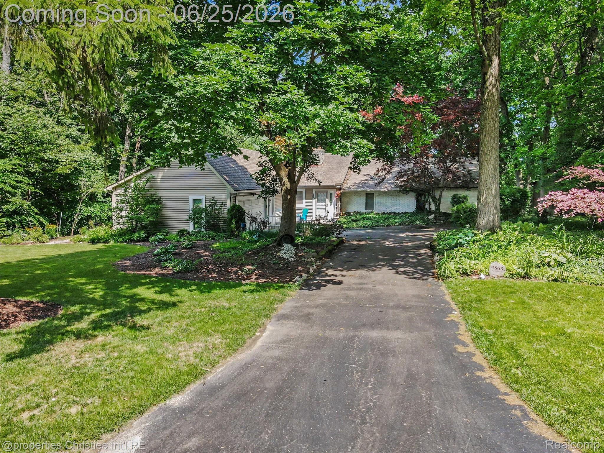 4863 Split Rail Drive