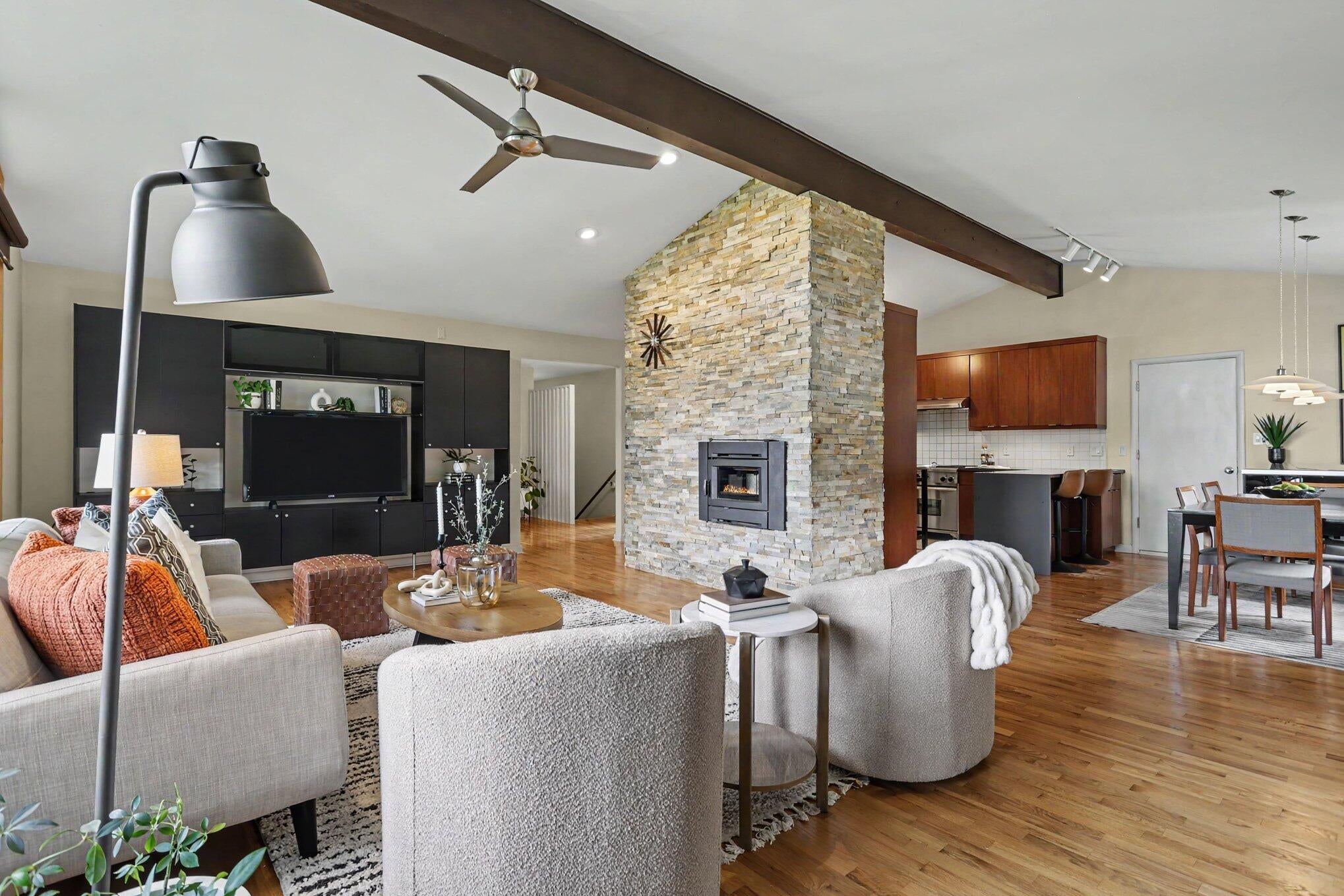 3206 W Valley View Drive