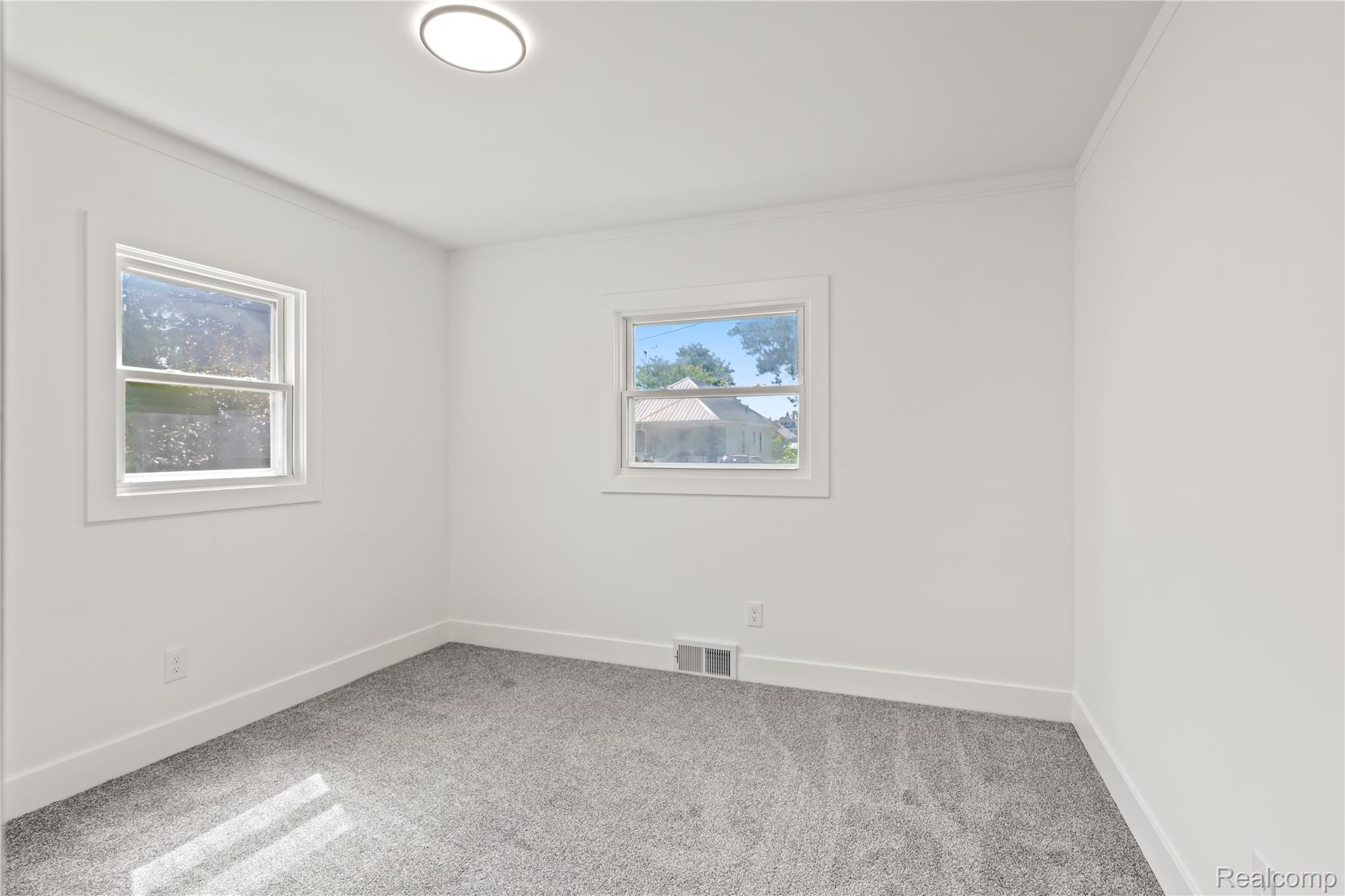 Port Huron City, Michigan 48060, United States, 3 Bedrooms Bedrooms, ,2 BathroomsBathrooms,Residential,Active,165595