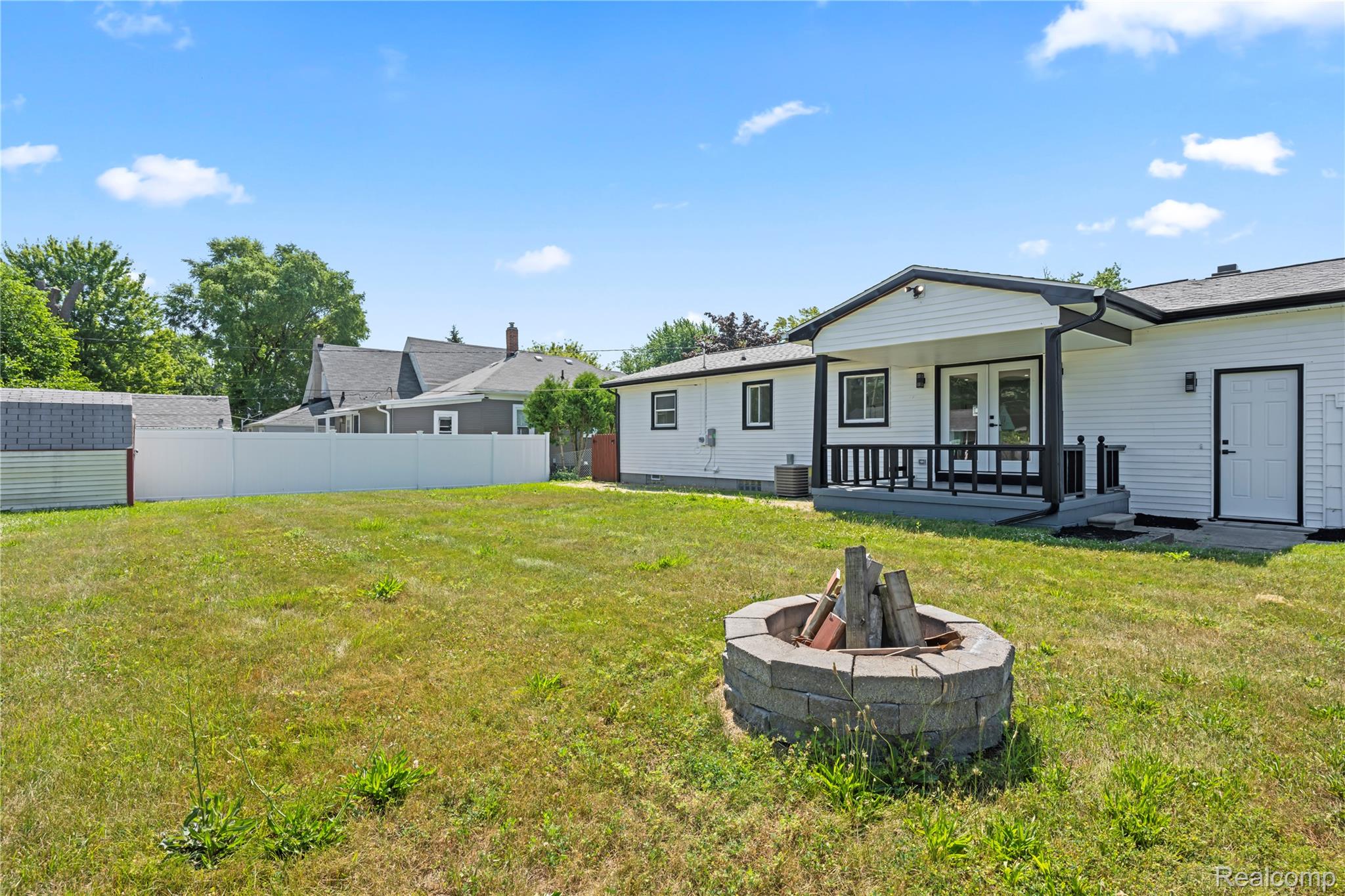 Port Huron City, Michigan 48060, United States, 3 Bedrooms Bedrooms, ,2 BathroomsBathrooms,Residential,Active,165595