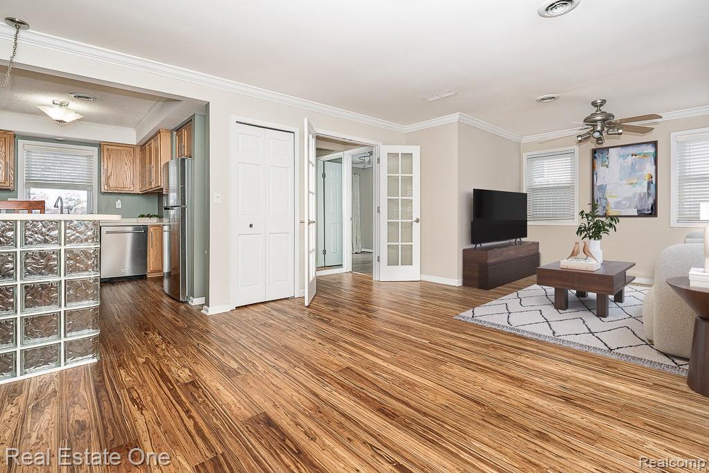 8955 Maplewood Avenue