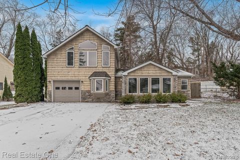 8955 Maplewood Avenue Independence Charter Township MI 48348