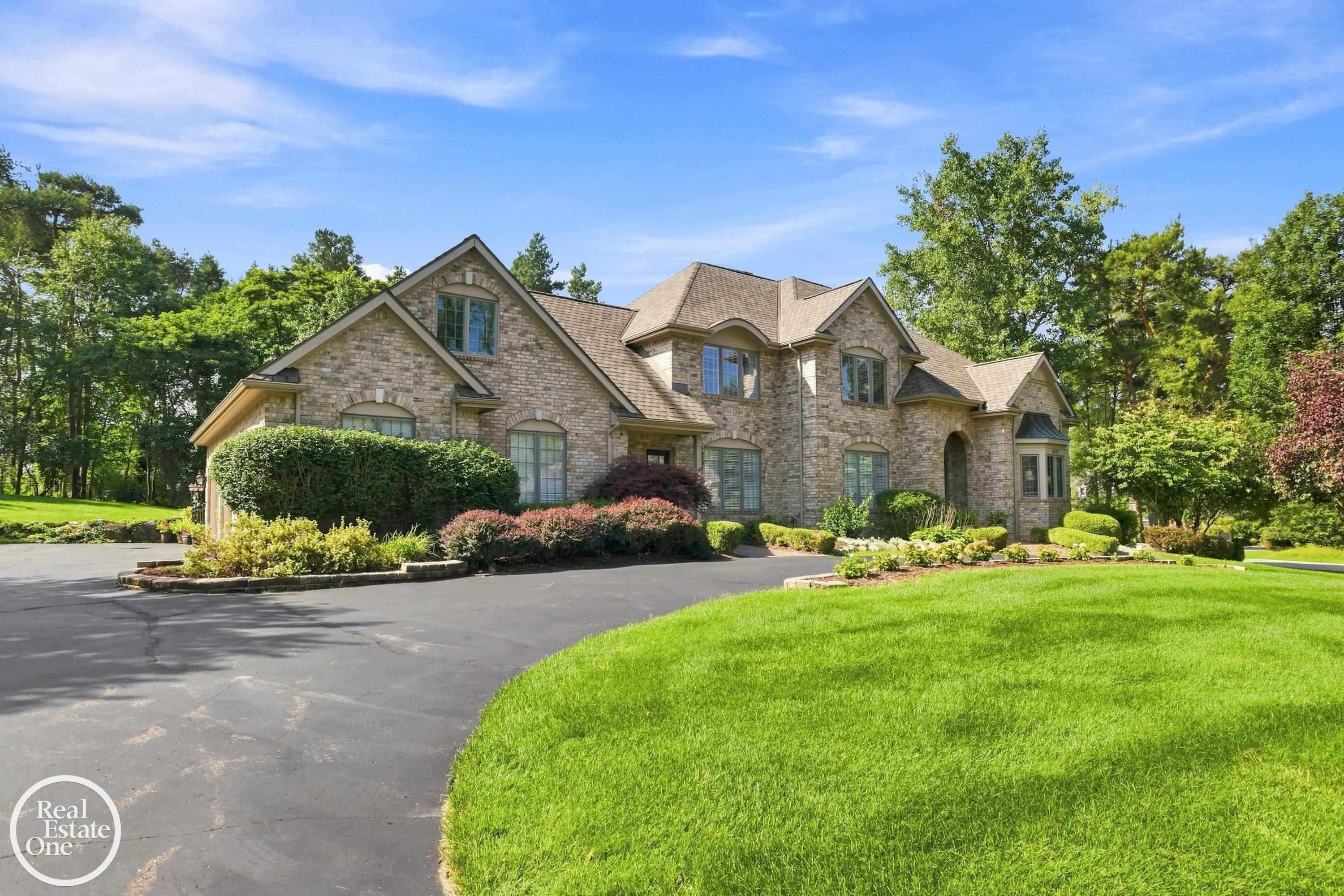 2453 PINE HOLLOW Drive