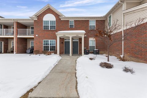 51876 E Pointe Lane Chesterfield Township MI 48051