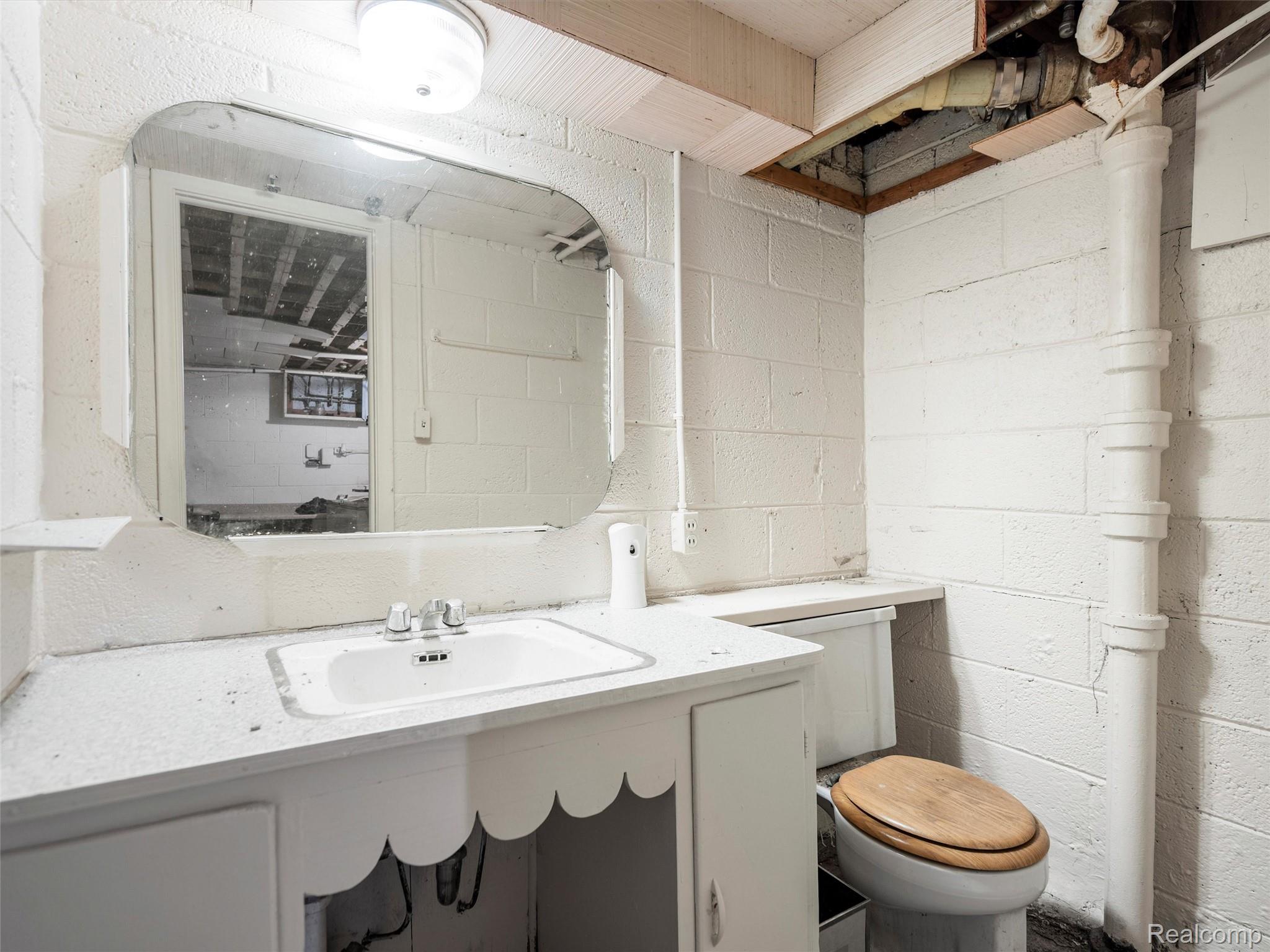 St Clair Shores City, Michigan 48081, United States, 3 Bedrooms Bedrooms, ,2 BathroomsBathrooms,Residential,Pending,153575