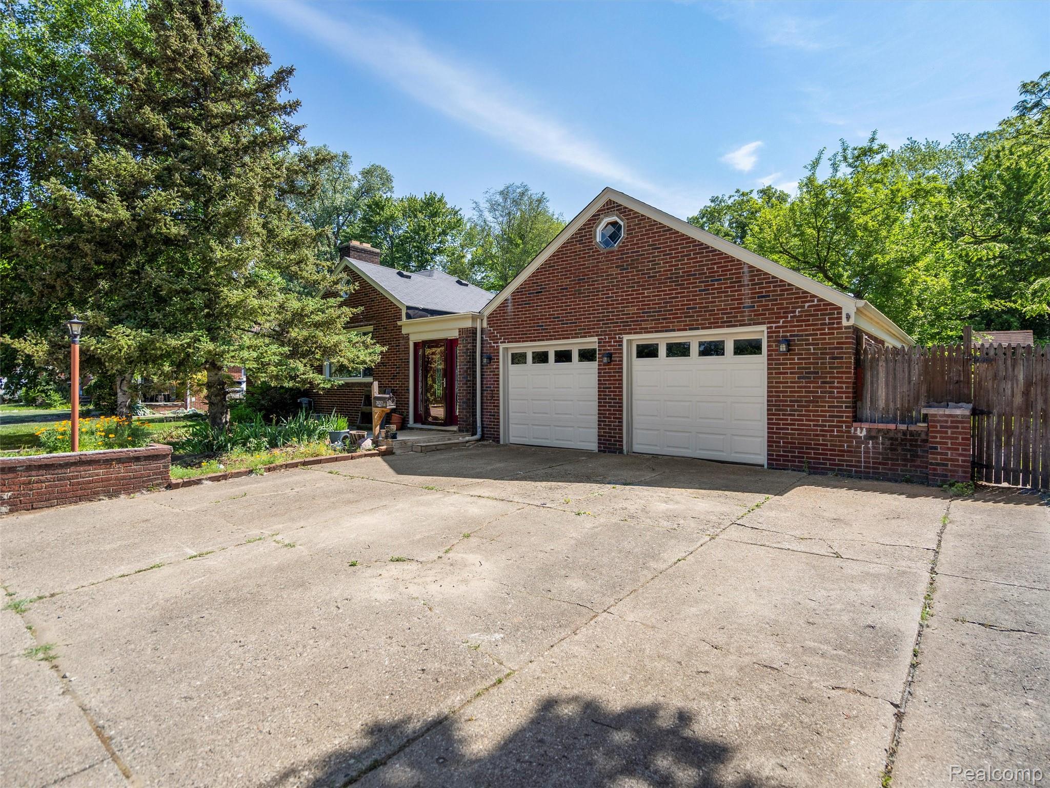 St Clair Shores City, Michigan 48081, United States, 3 Bedrooms Bedrooms, ,2 BathroomsBathrooms,Residential,Pending,153575