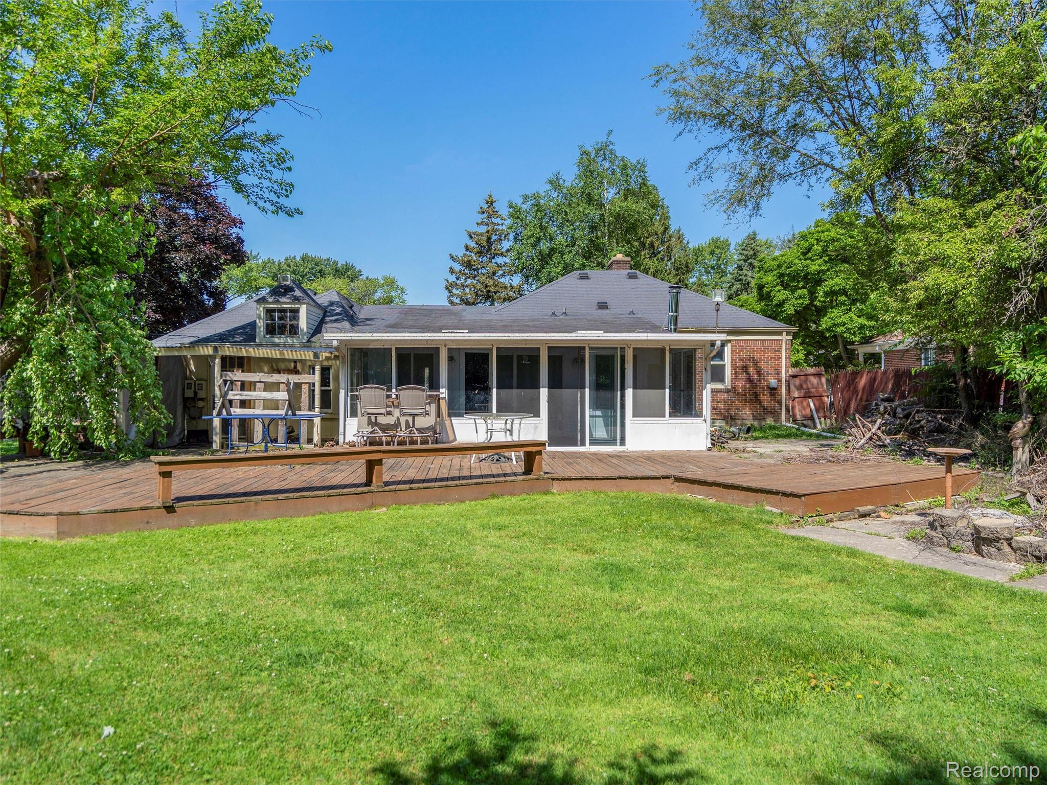 St Clair Shores City, Michigan 48081, United States, 3 Bedrooms Bedrooms, ,2 BathroomsBathrooms,Residential,Pending,153575