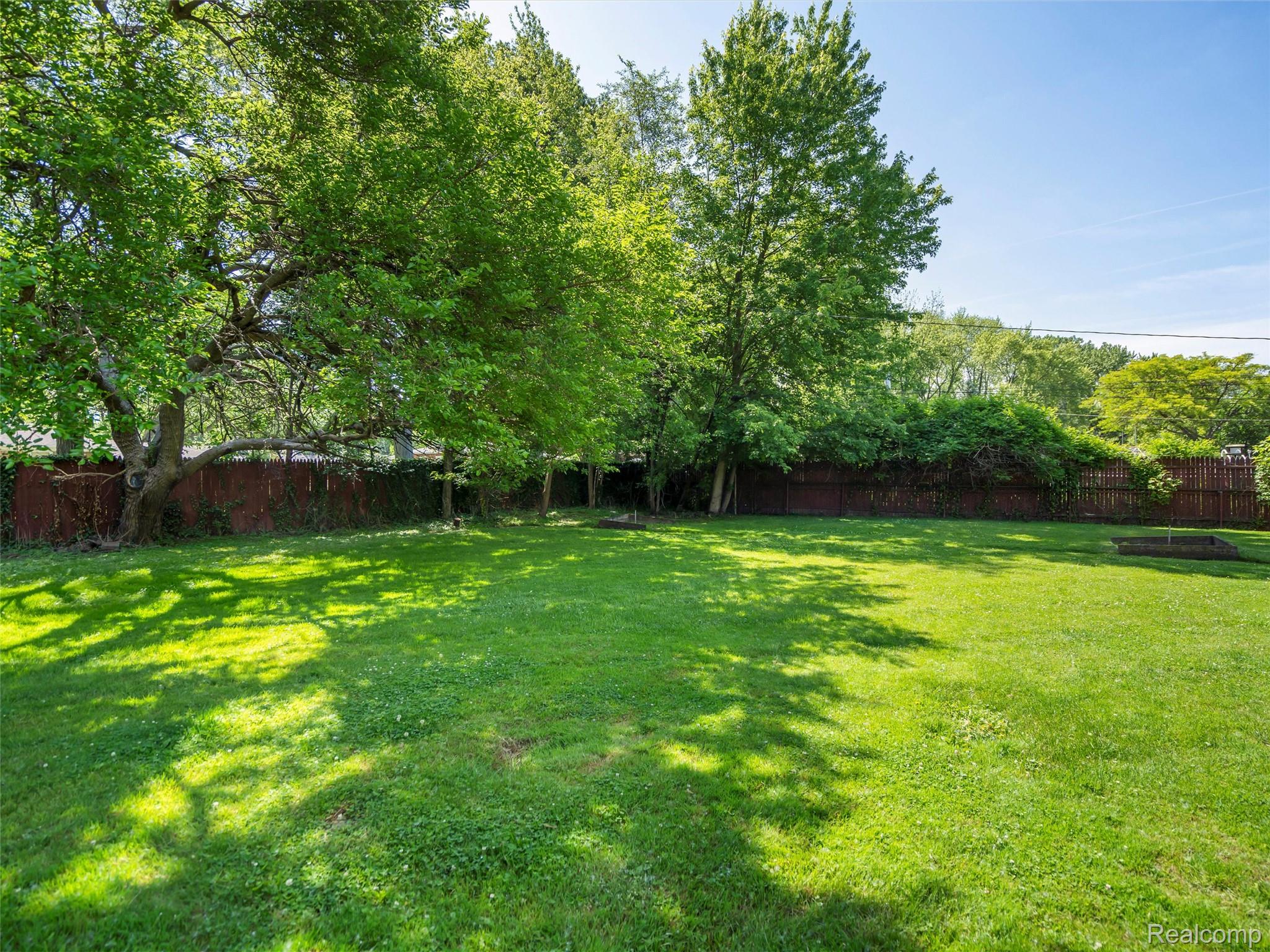 St Clair Shores City, Michigan 48081, United States, 3 Bedrooms Bedrooms, ,2 BathroomsBathrooms,Residential,Pending,153575