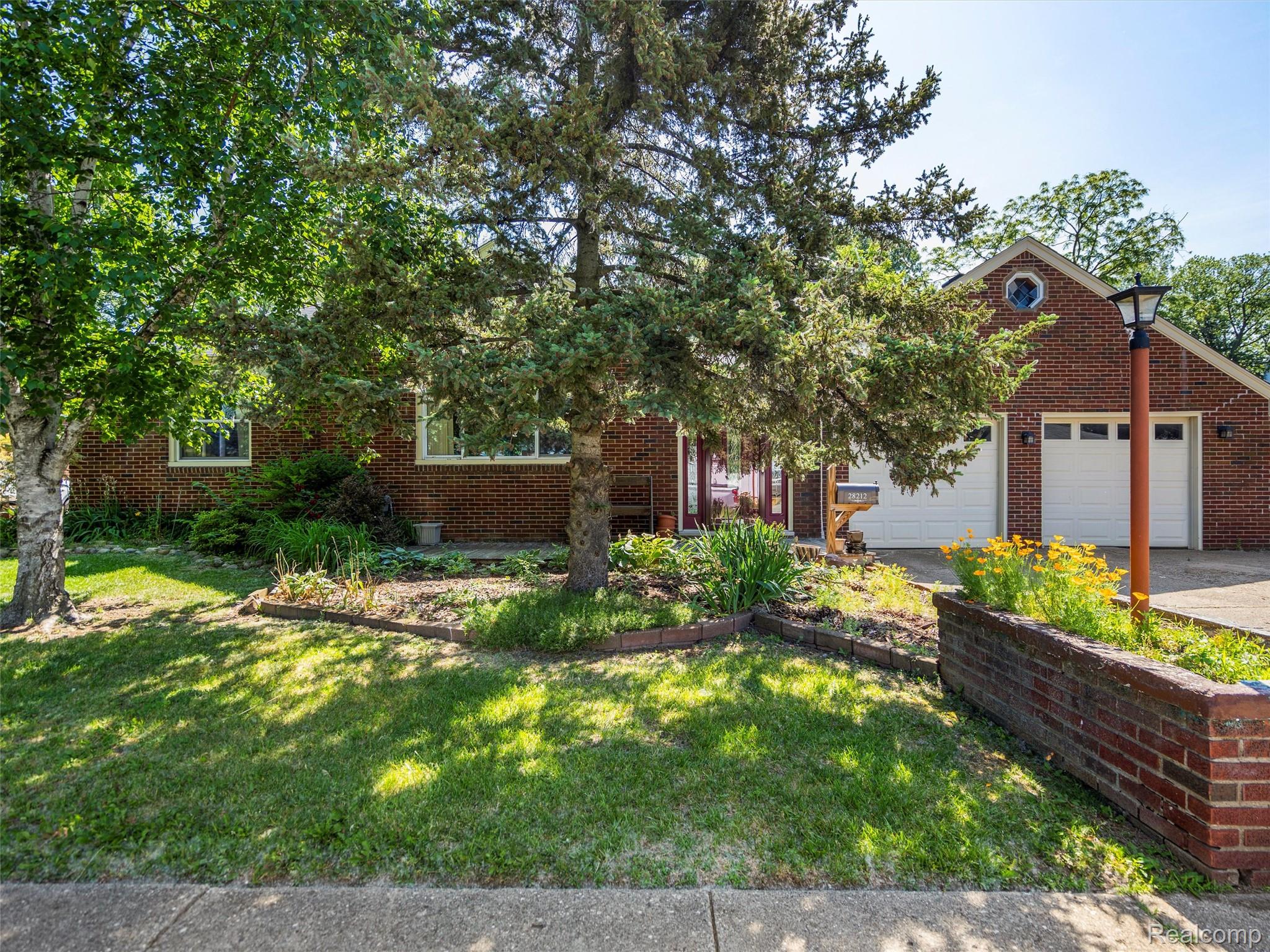 St Clair Shores City, Michigan 48081, United States, 3 Bedrooms Bedrooms, ,2 BathroomsBathrooms,Residential,Pending,153575