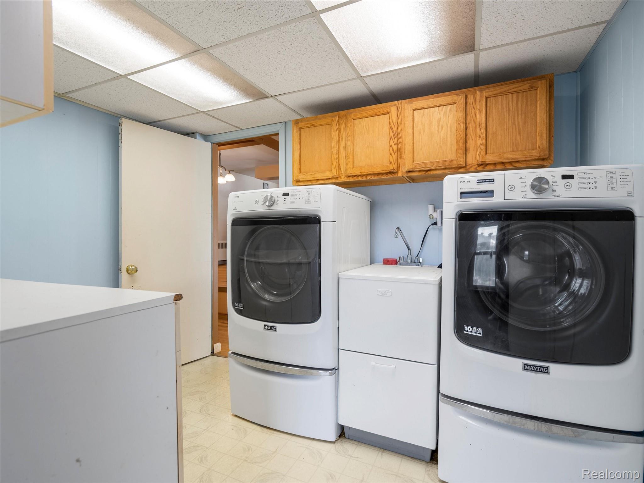 St Clair Shores City, Michigan 48081, United States, 3 Bedrooms Bedrooms, ,2 BathroomsBathrooms,Residential,Pending,153575