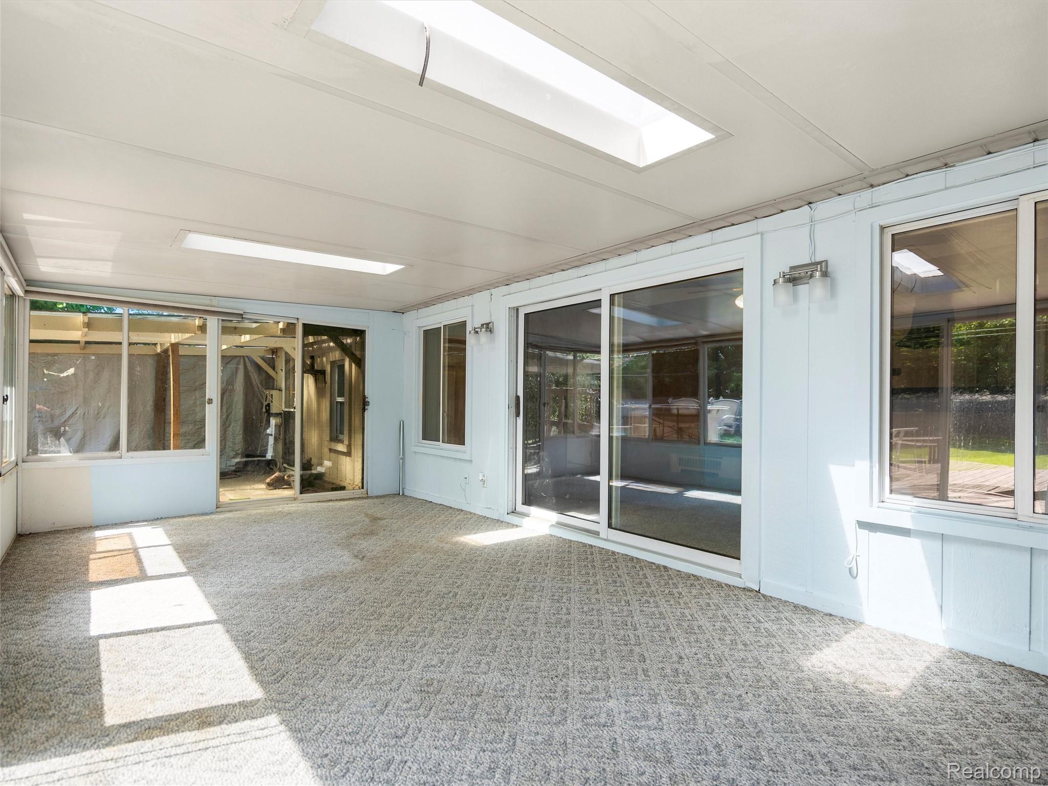 St Clair Shores City, Michigan 48081, United States, 3 Bedrooms Bedrooms, ,2 BathroomsBathrooms,Residential,Pending,153575