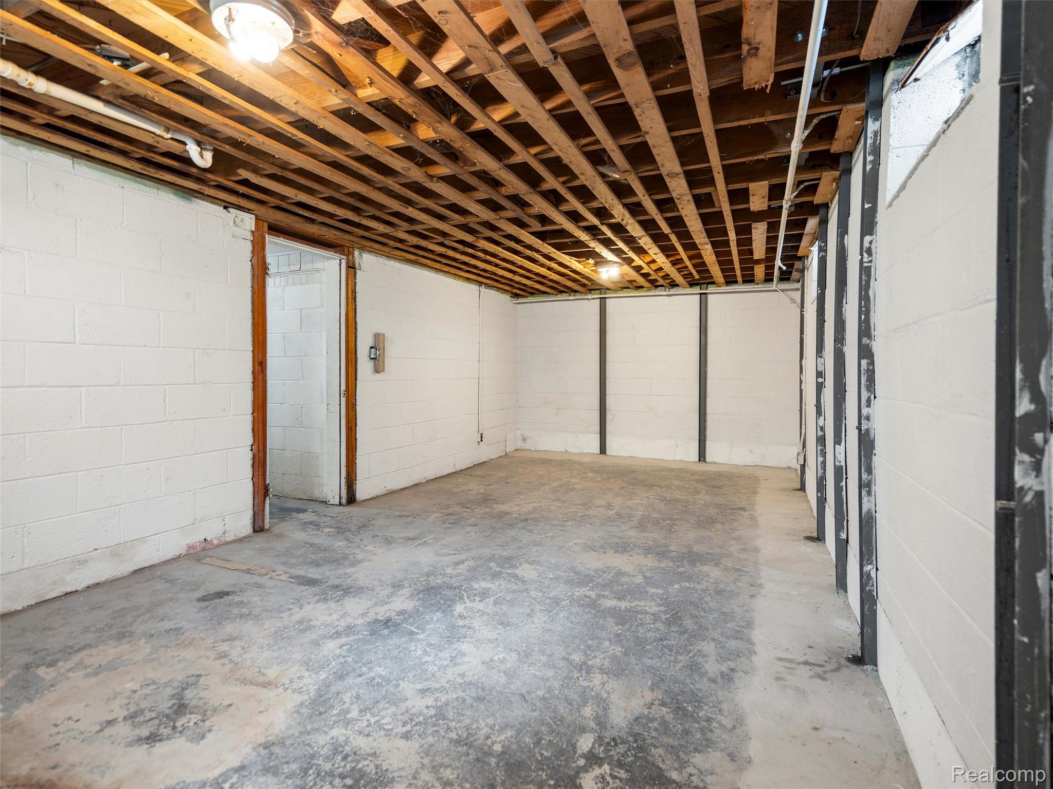 St Clair Shores City, Michigan 48081, United States, 3 Bedrooms Bedrooms, ,2 BathroomsBathrooms,Residential,Pending,153575