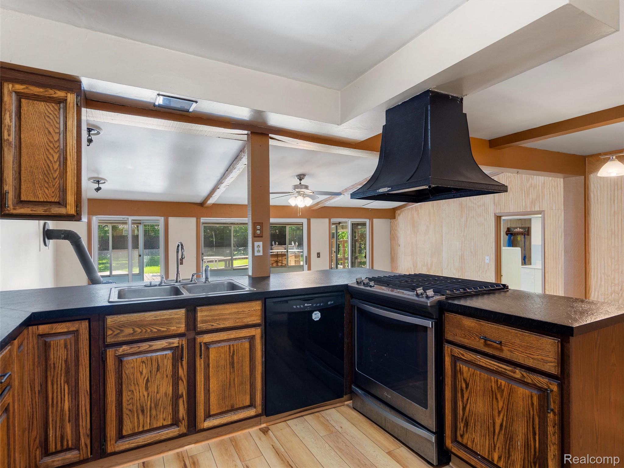 St Clair Shores City, Michigan 48081, United States, 3 Bedrooms Bedrooms, ,2 BathroomsBathrooms,Residential,Pending,153575