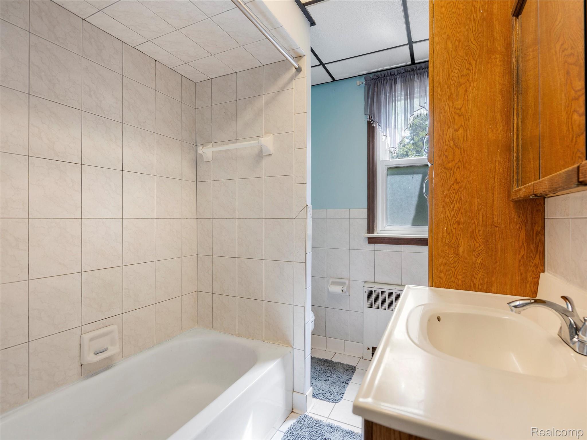 St Clair Shores City, Michigan 48081, United States, 3 Bedrooms Bedrooms, ,2 BathroomsBathrooms,Residential,Pending,153575