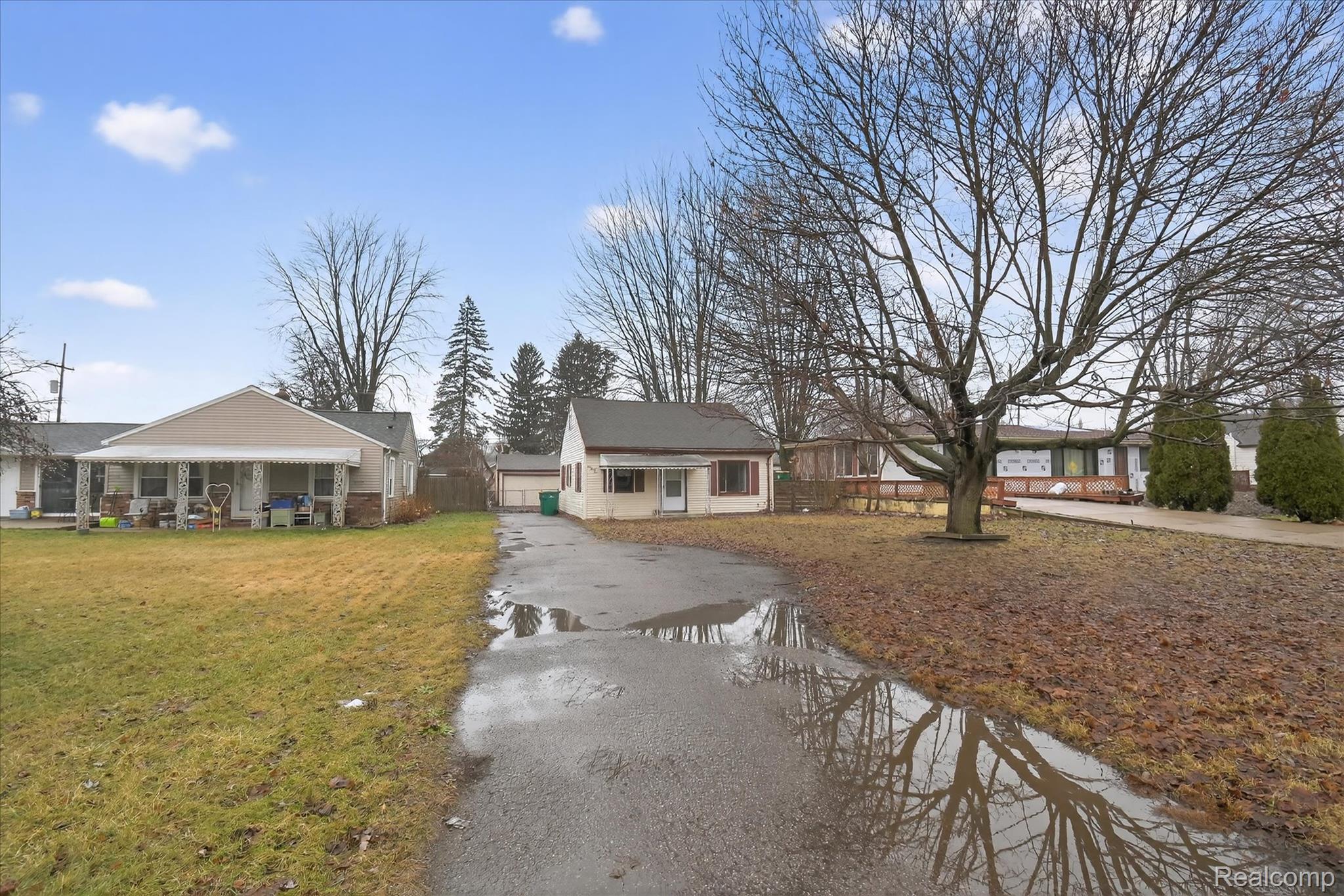 435 E Grand Boulevard