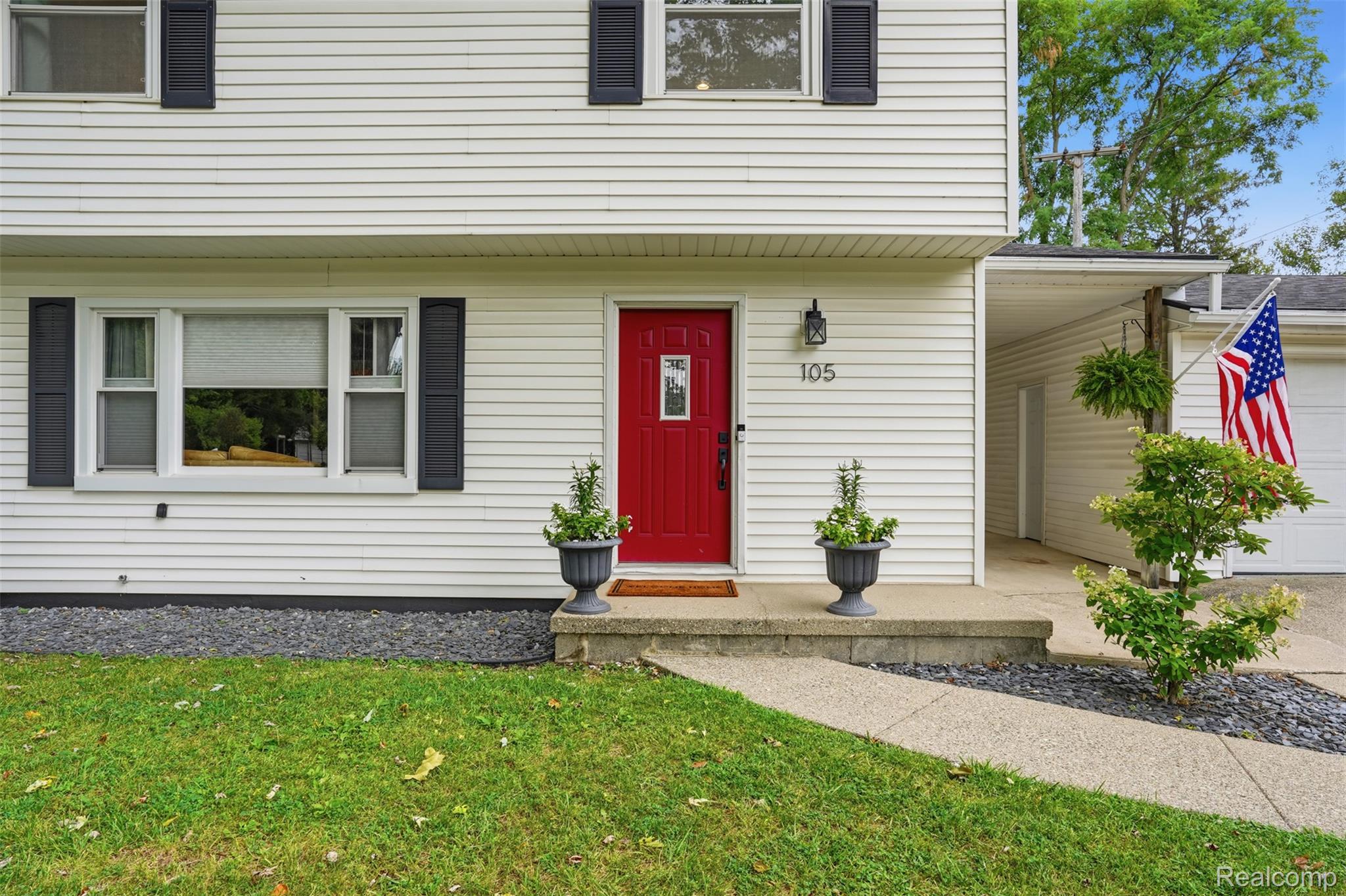 105 Highlake Avenue