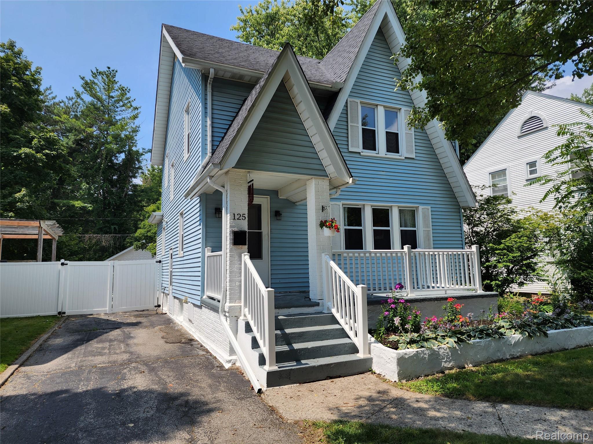 125 Gratiot Court Court